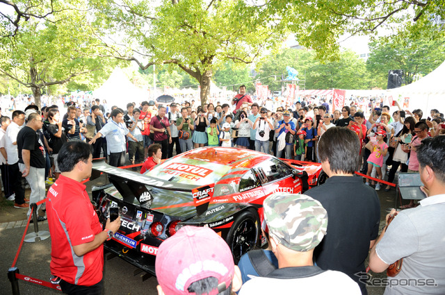 Y156に展示された2013MOTUL AUTECH GT-Rエンジン始動
