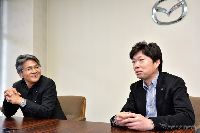 ロードスター開発主査の、山本修弘氏(左)と中山雅チーフデザイナー(右)