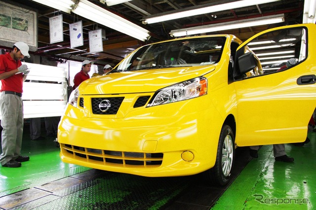メキシコ工場で生産される日産 NV200バネットのイエローキャブ仕様
