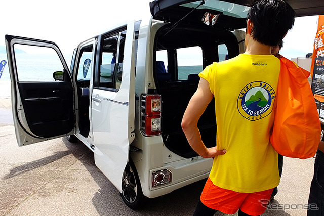 SEA TO SUMMIT 2015(5月30・31日、広島県江田島市)で先行展示されたダイハツ『ウェイク X mont-bell version SA』(仮称)。“モンベルバージョン”の特別装備に来場者たちが注目していた