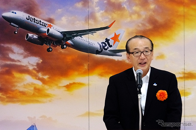ジェットスター・ジャパン成田-香港線の初日式典(6月1日、成田空港第3旅客ターミナル)。出席者のひとり、成田市長・小泉一成氏