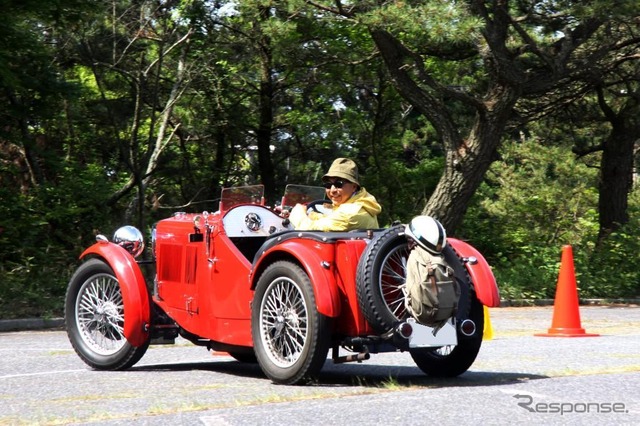 MG J2がバックする