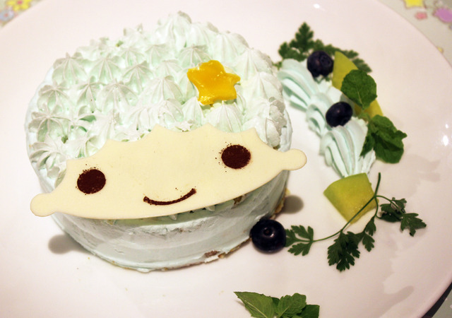「あなたは誰とお祝いする? ふわふわショートケーキ」(キキ)