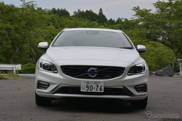 ボルボ V60 T6 AWD R-DESIGN Tuned by Polestar