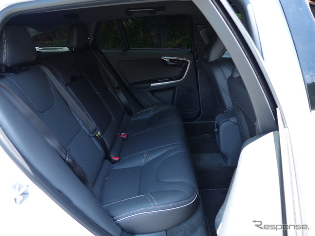 ボルボV60 T6 AWD R-DESIGN Tuned by Polestar