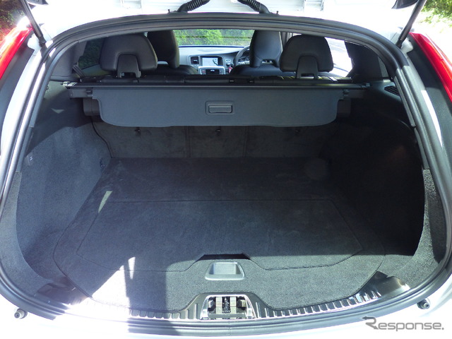 ボルボV60 T6 AWD R-DESIGN Tuned by Polestar