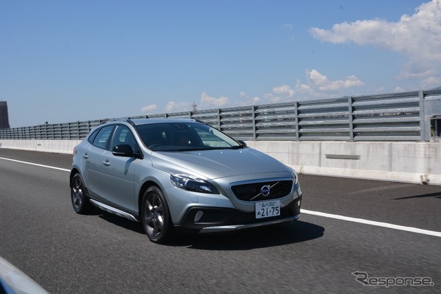 「V40クロスカントリーT5 AWD」