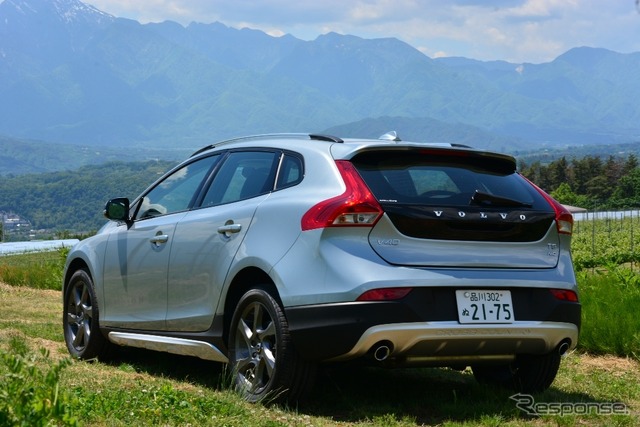 「V40クロスカントリーT5 AWD」