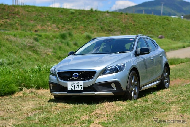 「V40クロスカントリーT5 AWD」