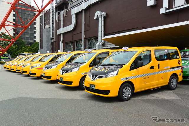 日産自動車 NV200タクシー 出発式