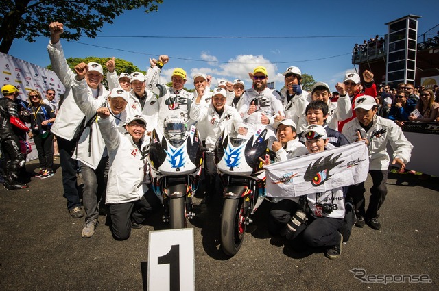 TEAM無限、2連覇、2連続で1-2フィニッシュ...マン島TT