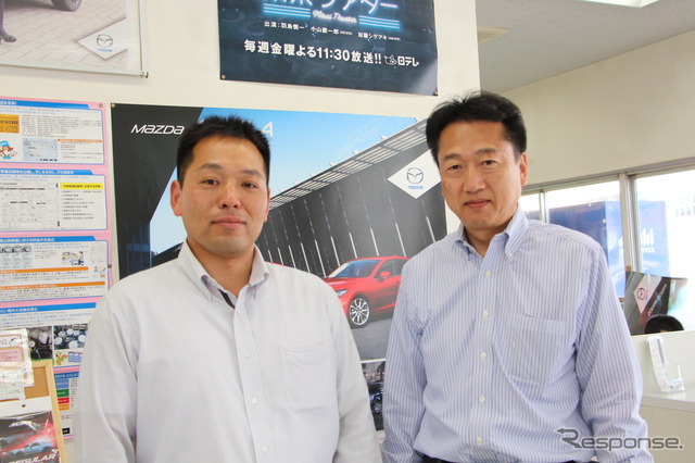 千葉マツダ 八千代店の、宮林一彦店長と根元光晴氏（左）