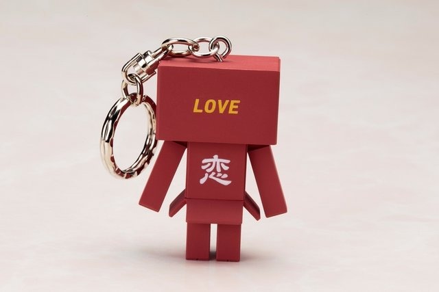 ダンボーが恋や学業を応援!お守りマスコット「omamori DANBOARD」11月発売