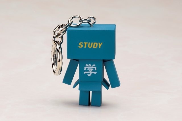 ダンボーが恋や学業を応援!お守りマスコット「omamori DANBOARD」11月発売