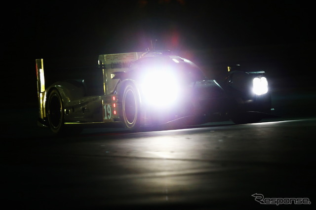 15時間が経過し、いよいよ夜明けを迎える2015ルマン24時間