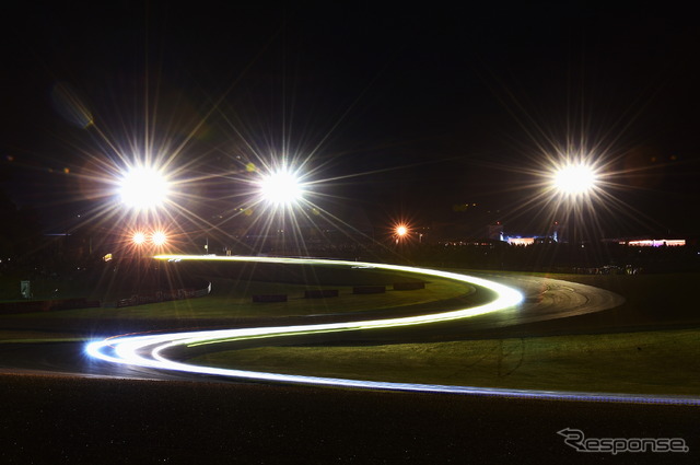 15時間が経過し、いよいよ夜明けを迎える2015ルマン24時間