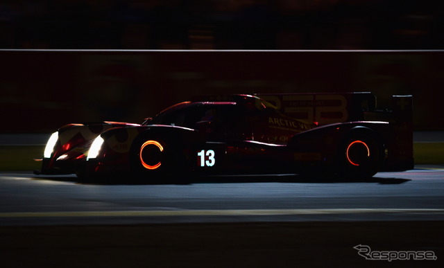 15時間が経過し、いよいよ夜明けを迎える2015ルマン24時間