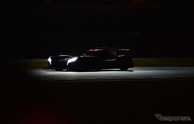 15時間が経過し、いよいよ夜明けを迎える2015ルマン24時間
