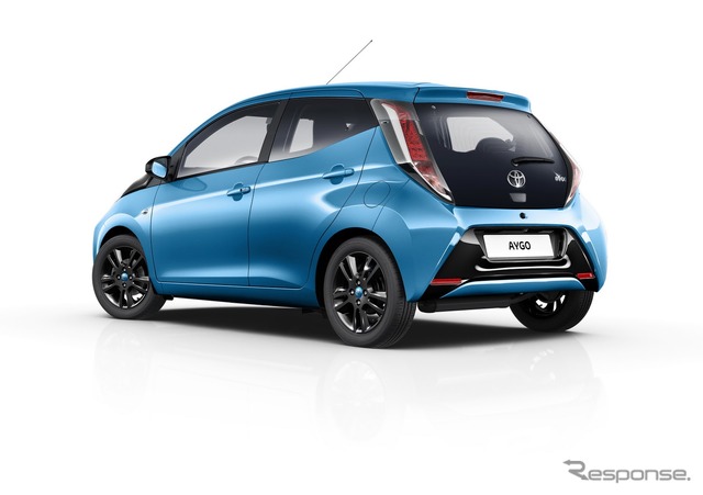 新型トヨタ アイゴ x-cite