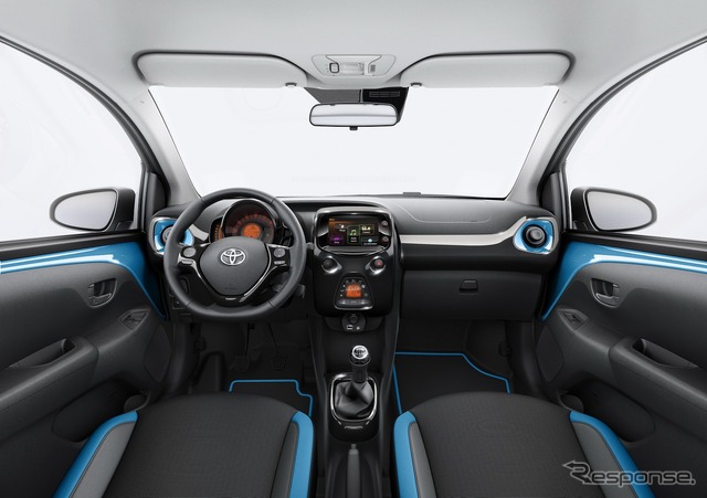 新型トヨタ アイゴ x-cite