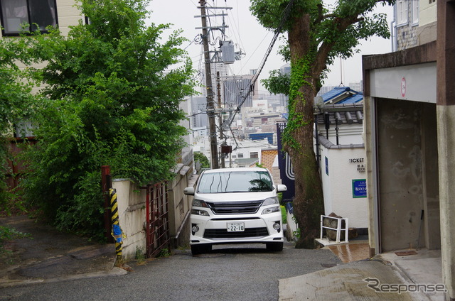 細街路に突入。非常に狭い裏通りでも最後までしっかりと案内してくれる。