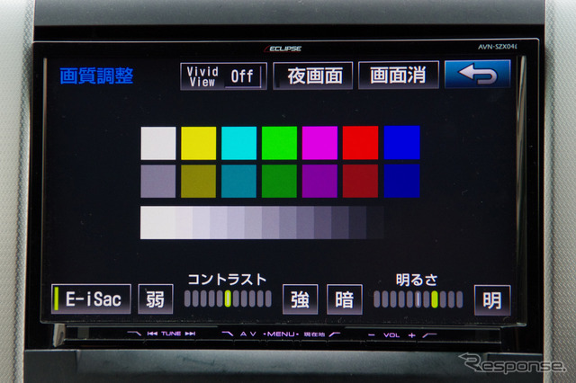 画質調整は手動でも可能。明るさやコントラストを自由に変更できる。