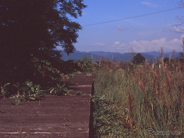 廃止後もホームが残っていた西前田駅（1990年）。