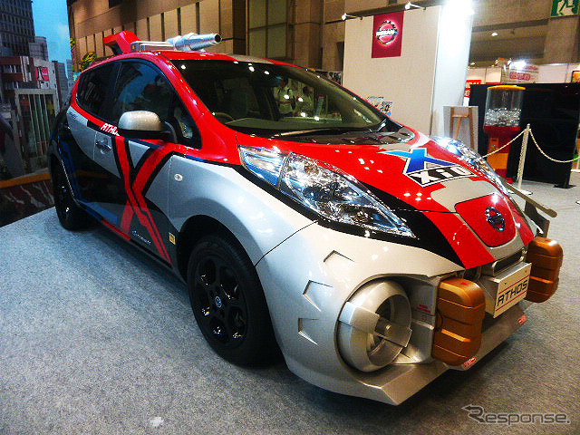 日産は、7月14日からテレビ東京系でオンエアされる『ウルトラマンX』に登場する架空の乗り物、ジオアトスを展示(東京おもちゃショー2015)