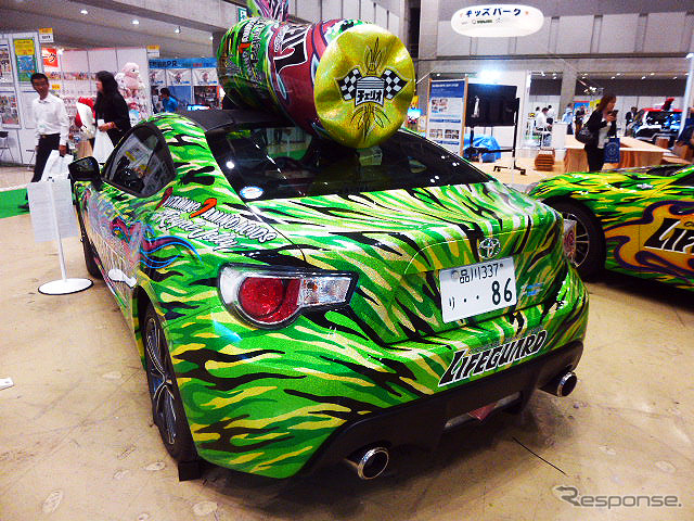 【東京おもちゃショー15】チェリオが走る!? ペットボトルデザインに塗られた86