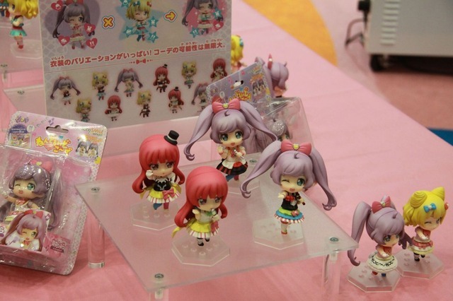首、足、胴体などの組換え(着せ替え)ができるねんどろいど
