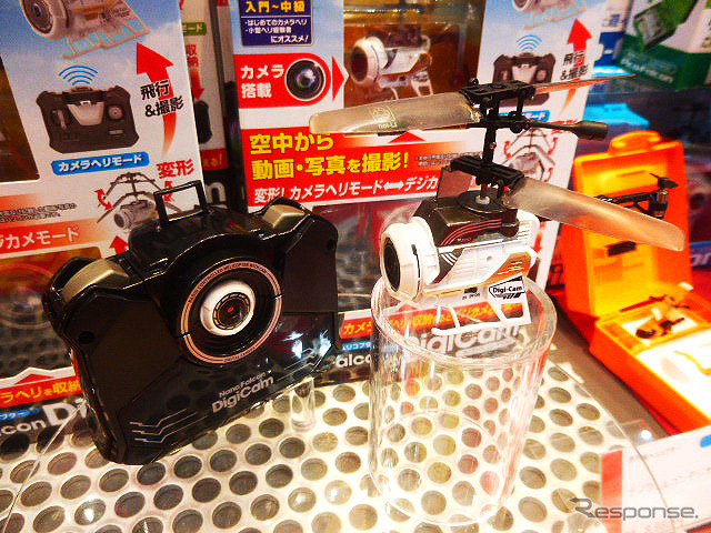 シー・シー・ピーは7月に発売するカメラ付き超小型ヘリコプターを展示 （東京おもちゃショー2015）