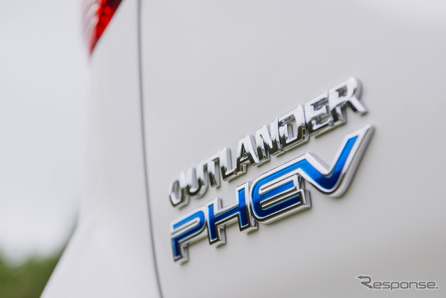 三菱 新型 アウトランダー PHEV G Premium PKG