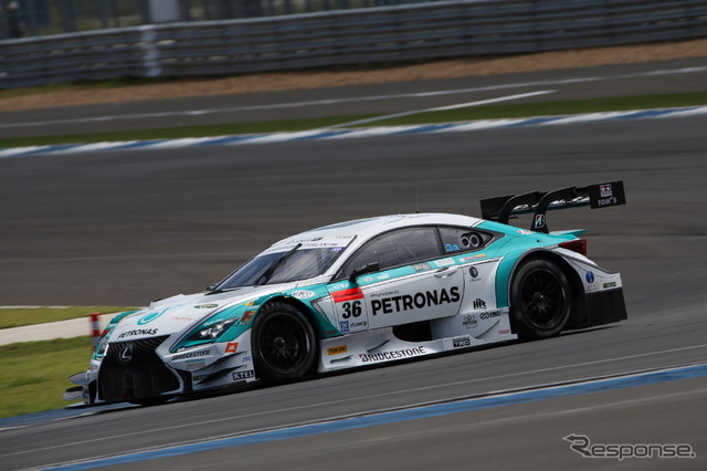 GT500予選2位の#36 RC F。