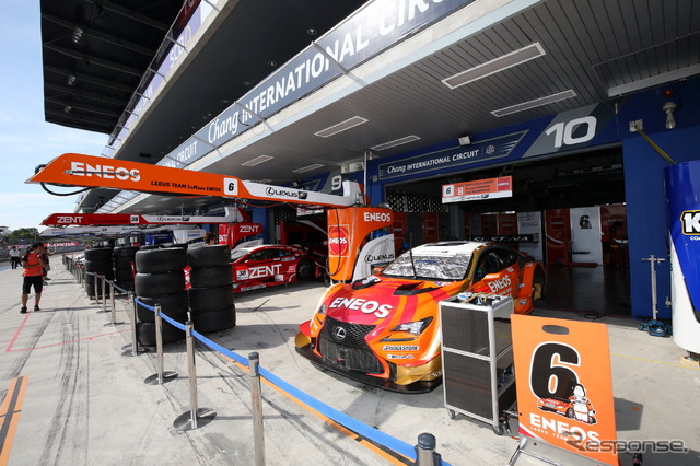 GT500予選4位の#6 RC F。