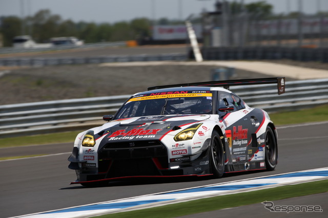 GT300予選2位、#3 GT-R。