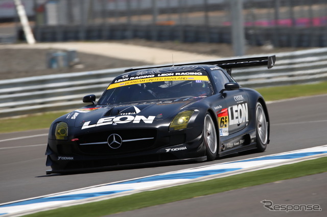 GT300予選4位、#65 メルセデスSLS。