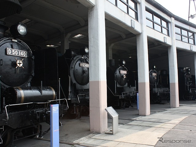 梅小路蒸気機関車館の扇形車庫。来春オープンする予定の京都鉄道博物館は蒸気機関車館を拡張する形で整備される。
