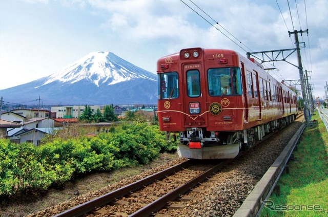 富士急は「富士急沿線から見える富士山・くらしの風景」をテーマにしたフォトコンテストを実施する。写真は富士山をバックに走る「富士登山電車」。