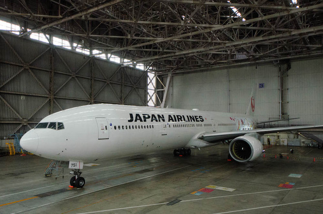 嵐・大野智デザインのボーイングが空を飛ぶ!…JAL Fly to 2020 特別塗装機お披露目会
