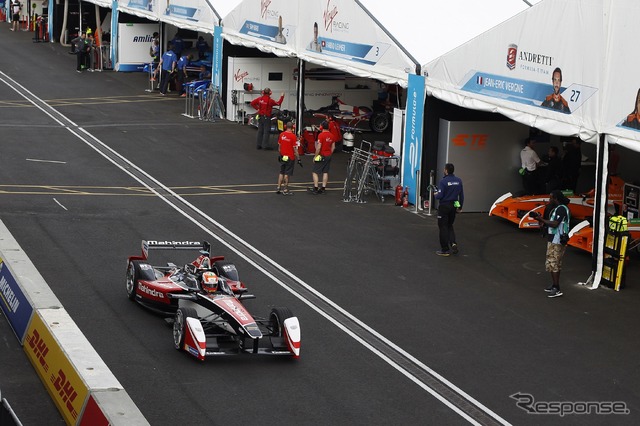 ピット内では決勝レース中、ドライバーが同じマシンに乗り換える（写真は決勝中ではない）。