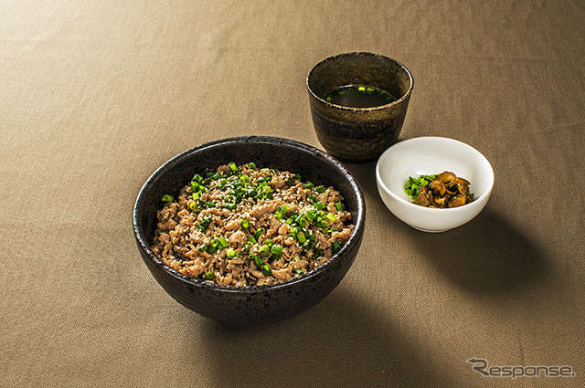 どんぶり子/粗挽きそぼろ丼