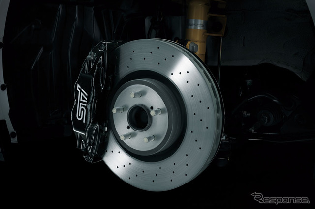 STI製brembo 17インチ対向4ポットフロントベンチレーテッドディスクブレーキ(ドリルドディスク、STIロゴ入り)