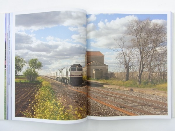 『THE JOURNEY:THE FINE ART OF TRAVELLING BY TRAIN』GESTALTEN