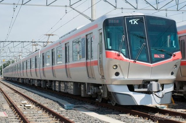 ラッピング列車はTX-2000系のTX-68編成(写真)を使用する。