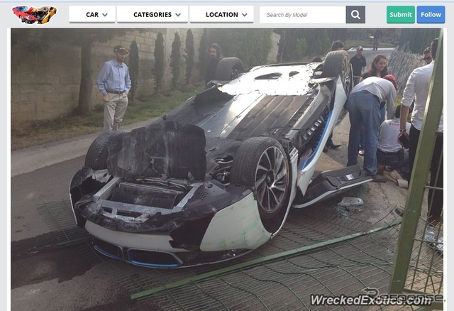 メキシコで起きたBMW i8の横転事故を伝える『wreck edexotics』