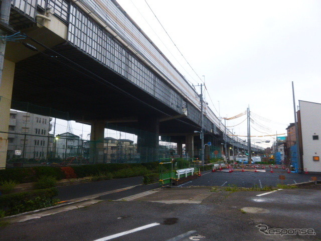 首都高7号小松川出入口付近では、新設される小松川出入口や中央環状線連結路、付属街路第3・4号線のスペースが出現した
