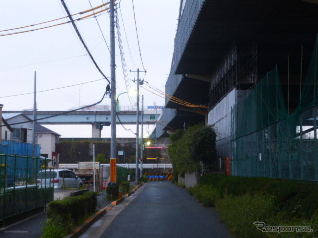 首都高7号小松川出入口付近では、新設される小松川出入口や中央環状線連結路、付属街路第3・4号線のスペースが出現した