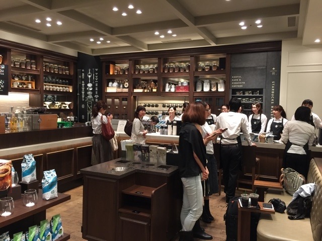 スタバがアイスコーヒーの楽しみ方を伝授!期間限定「On-the-Rock Coffee Room」丸ビル店にオープン