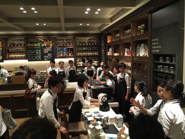 スタバがアイスコーヒーの楽しみ方を伝授!期間限定「On-the-Rock Coffee Room」丸ビル店にオープン