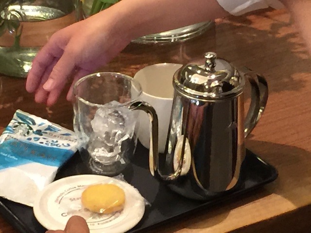 スタバがアイスコーヒーの楽しみ方を伝授!期間限定「On-the-Rock Coffee Room」丸ビル店にオープン